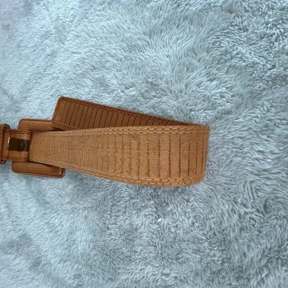 First Issue Womens Tan Reticulated Leather Belt Size Small 30" Adjusts Snake - Picture 6 of 7
